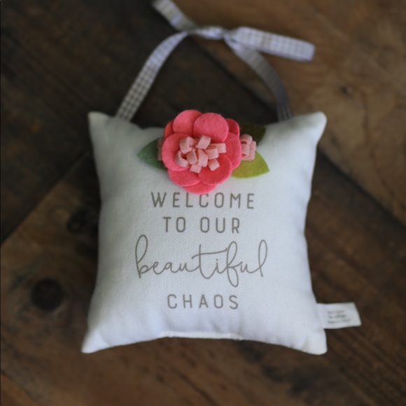 welcome pillow door hanger - Picture 9 of 10